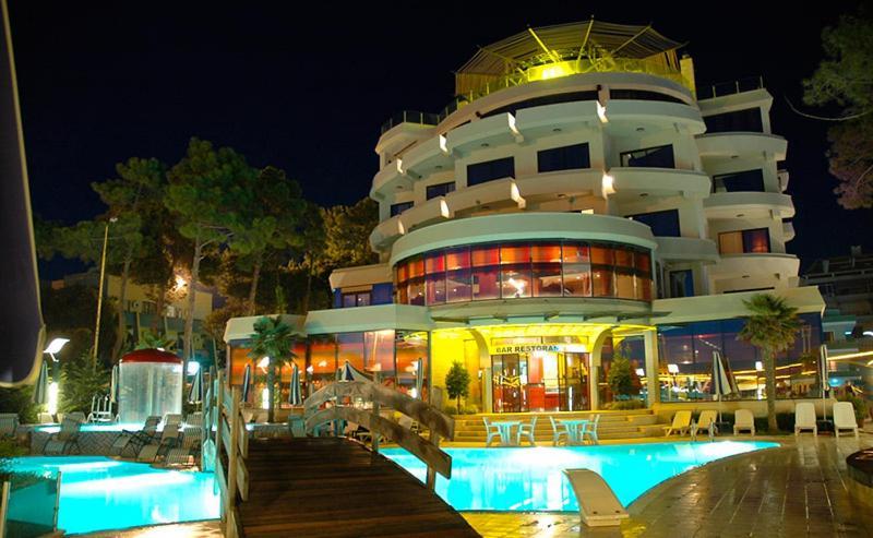 Vela Hotel Restaurant Golem  Exteriér fotografie