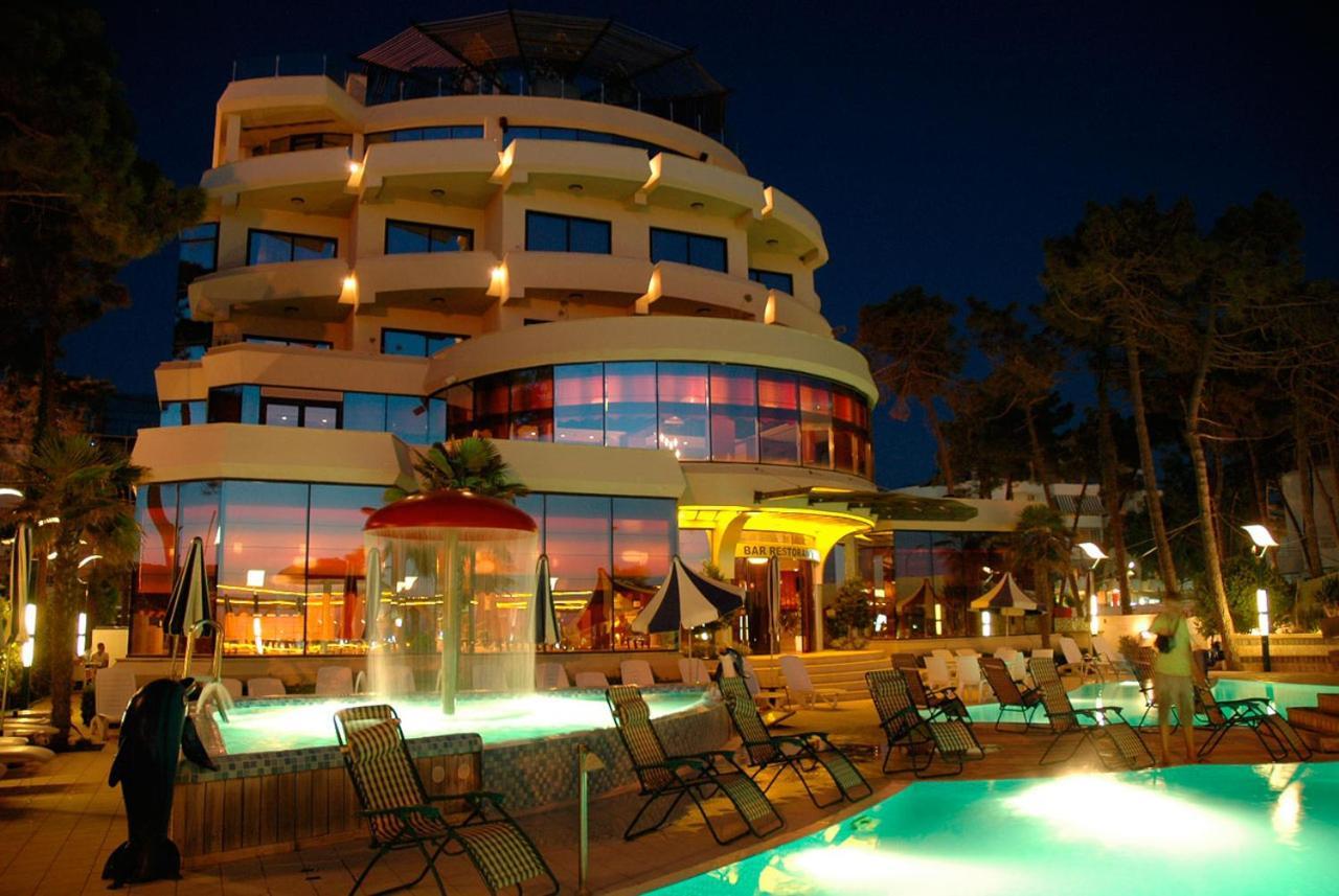 Vela Hotel Restaurant Golem  Exteriér fotografie